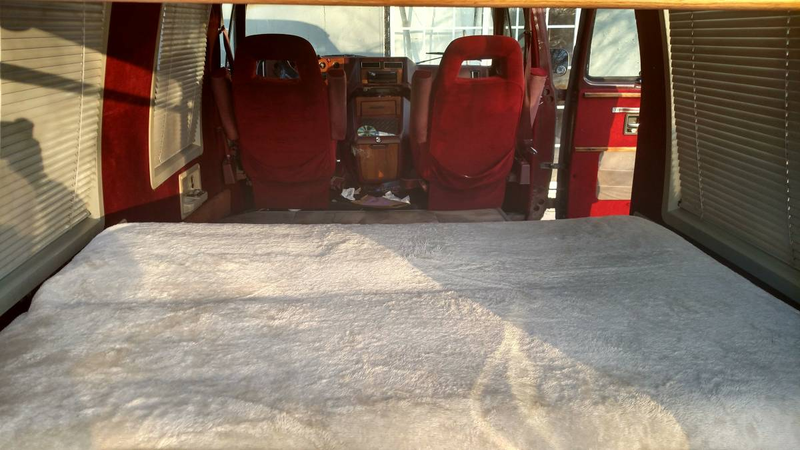 Illustration for article titled Interesting way to sell a van